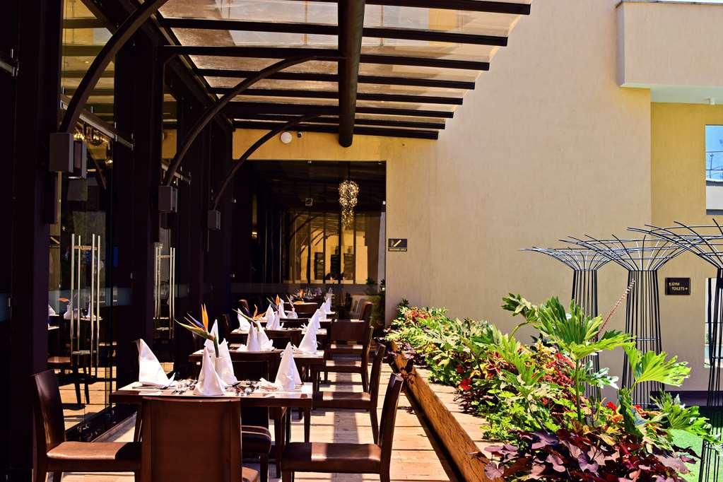 Doubletree By Hilton Nairobi Hotell Restaurang bild